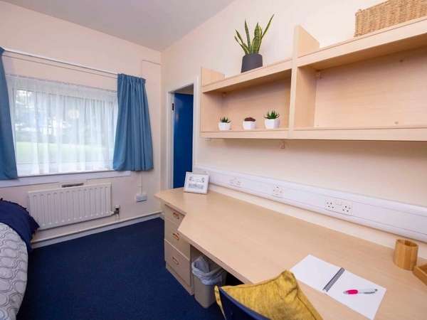 UNIVERSITY OF GLASGOW WOLFSON HALL CAMPUS - GLASGOW